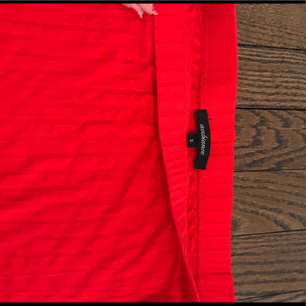 Forever 21 (ambiance) red top S - Picture 3 of 3